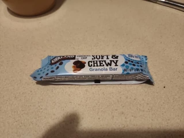 Is it Egg Free? Kirkland Signature Soft & Chewy Chocolate Chip Granola Bar